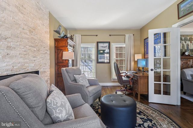 11186 LONGWOOD GROVE DR, Reston, VA 20194