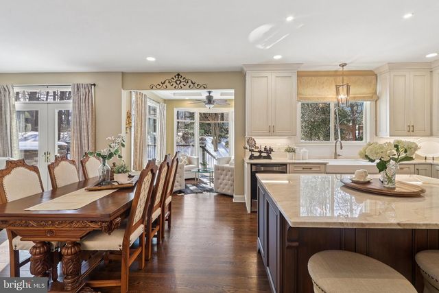 11186 LONGWOOD GROVE DR, Reston, VA 20194