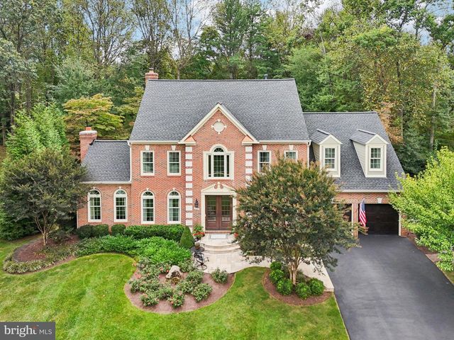 11186 LONGWOOD GROVE DR, Reston, VA 20194