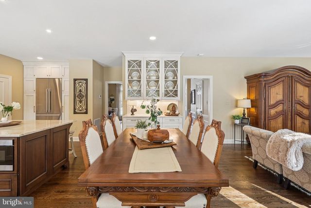 11186 LONGWOOD GROVE DR, Reston, VA 20194