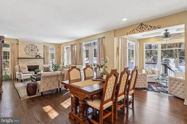 11186 LONGWOOD GROVE DR, Reston, VA 20194