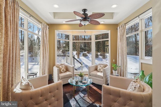 11186 LONGWOOD GROVE DR, Reston, VA 20194