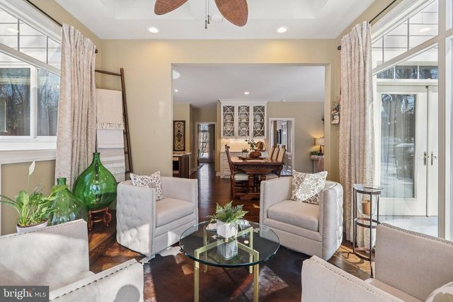 11186 LONGWOOD GROVE DR, Reston, VA 20194