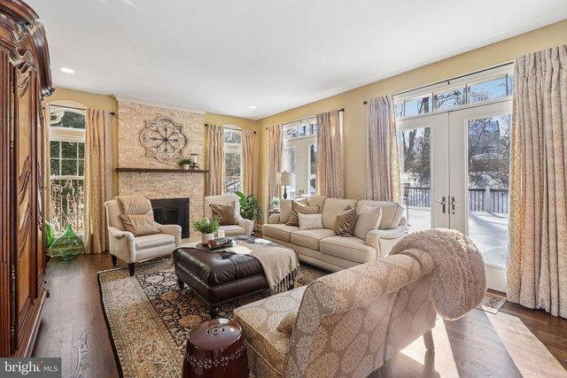 11186 LONGWOOD GROVE DR, Reston, VA 20194