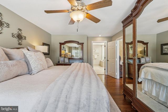 11186 LONGWOOD GROVE DR, Reston, VA 20194