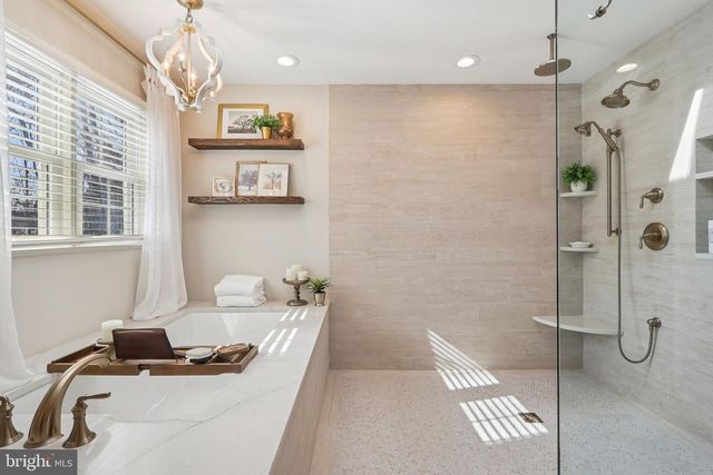 11186 LONGWOOD GROVE DR, Reston, VA 20194