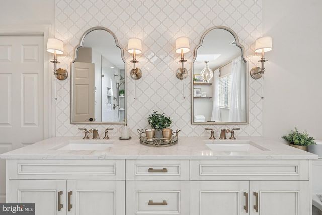 11186 LONGWOOD GROVE DR, Reston, VA 20194