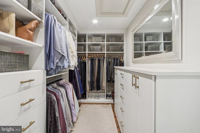 11186 LONGWOOD GROVE DR, Reston, VA 20194