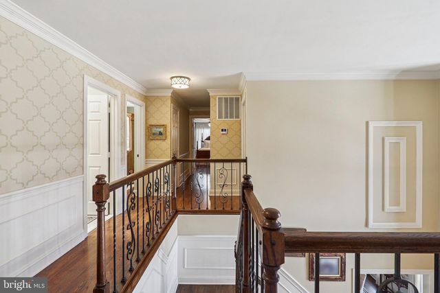 11186 LONGWOOD GROVE DR, Reston, VA 20194