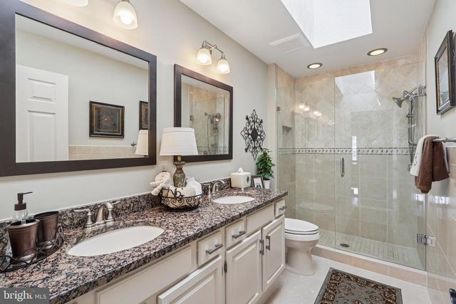 11186 LONGWOOD GROVE DR, Reston, VA 20194