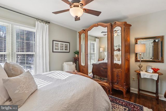 11186 LONGWOOD GROVE DR, Reston, VA 20194