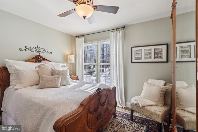 11186 LONGWOOD GROVE DR, Reston, VA 20194