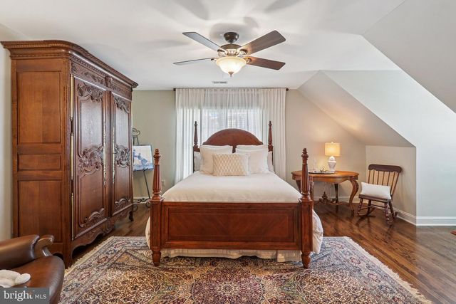 11186 LONGWOOD GROVE DR, Reston, VA 20194