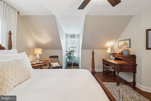 11186 LONGWOOD GROVE DR, Reston, VA 20194