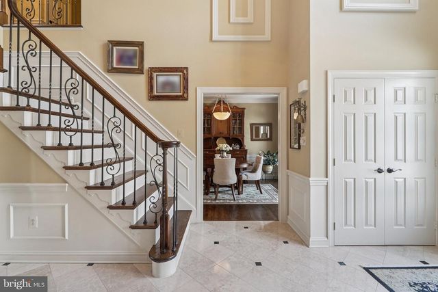 11186 LONGWOOD GROVE DR, Reston, VA 20194