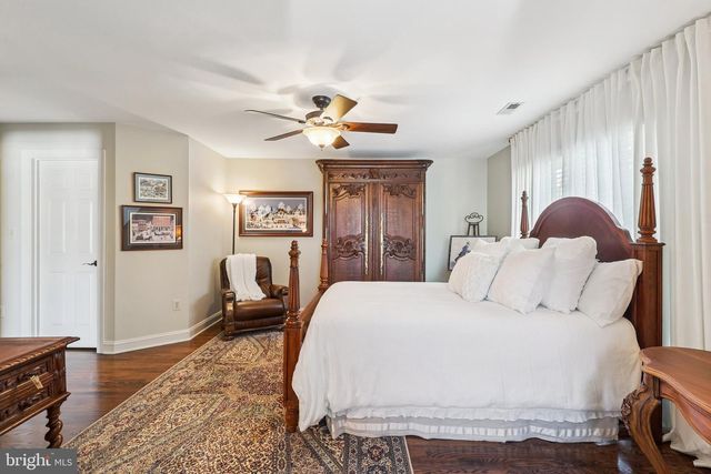 11186 LONGWOOD GROVE DR, Reston, VA 20194