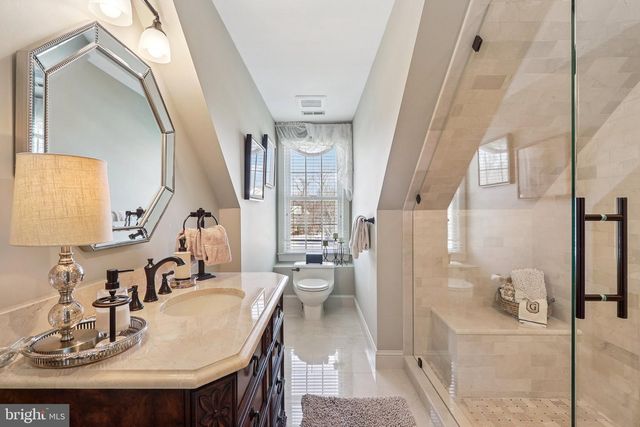 11186 LONGWOOD GROVE DR, Reston, VA 20194