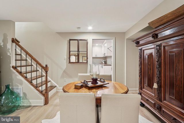 11186 LONGWOOD GROVE DR, Reston, VA 20194