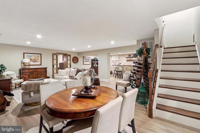 11186 LONGWOOD GROVE DR, Reston, VA 20194