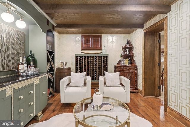 11186 LONGWOOD GROVE DR, Reston, VA 20194