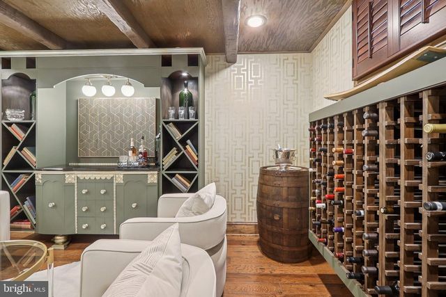 11186 LONGWOOD GROVE DR, Reston, VA 20194