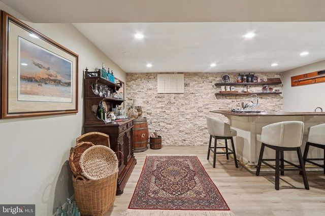 11186 LONGWOOD GROVE DR, Reston, VA 20194