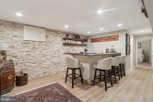 11186 LONGWOOD GROVE DR, Reston, VA 20194