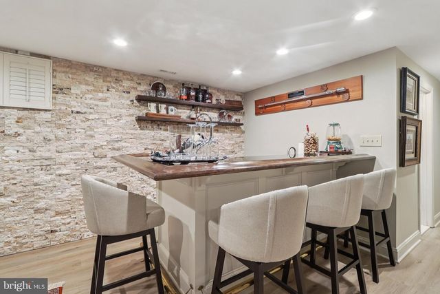 11186 LONGWOOD GROVE DR, Reston, VA 20194