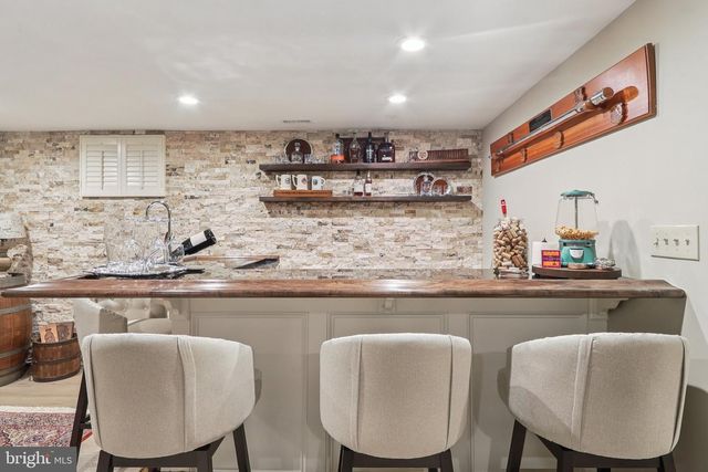 11186 LONGWOOD GROVE DR, Reston, VA 20194