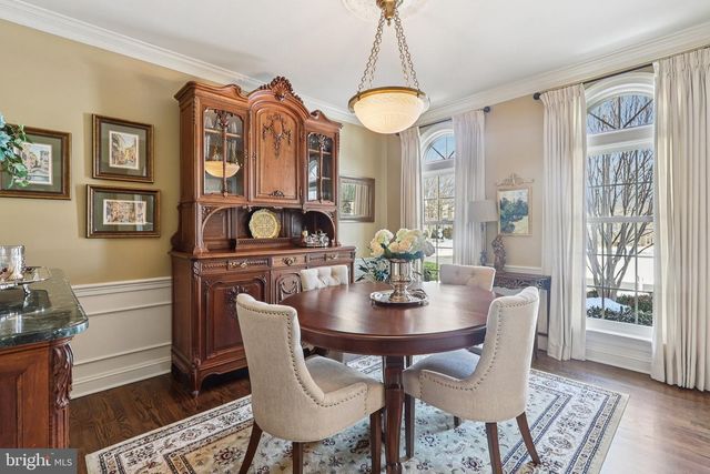 11186 LONGWOOD GROVE DR, Reston, VA 20194