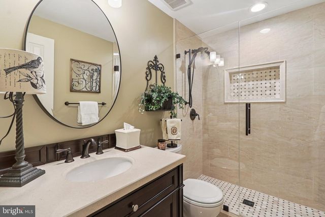 11186 LONGWOOD GROVE DR, Reston, VA 20194