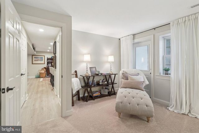 11186 LONGWOOD GROVE DR, Reston, VA 20194