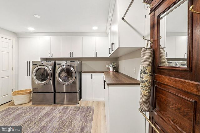 11186 LONGWOOD GROVE DR, Reston, VA 20194