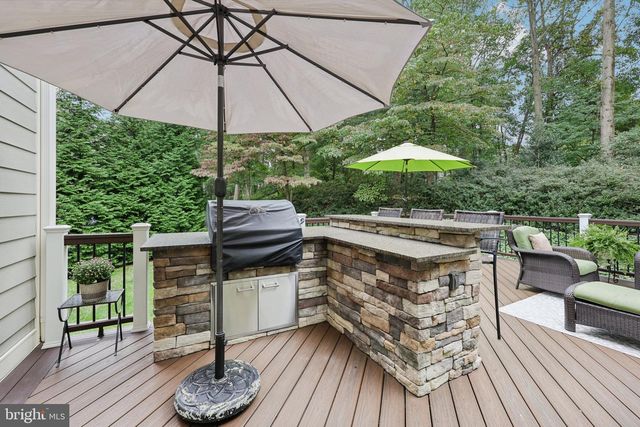 11186 LONGWOOD GROVE DR, Reston, VA 20194