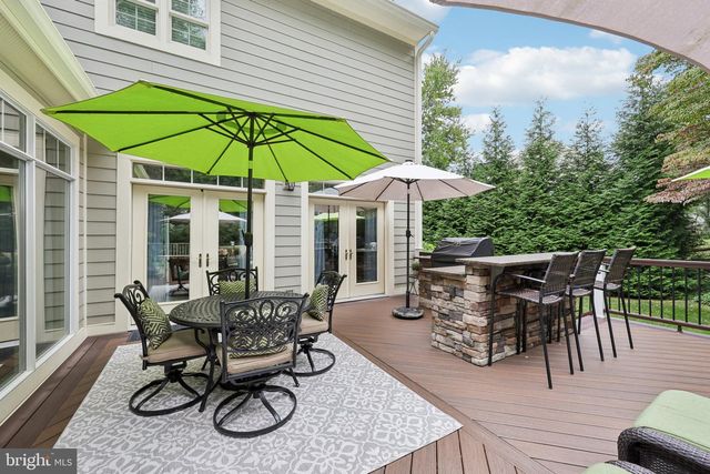 11186 LONGWOOD GROVE DR, Reston, VA 20194