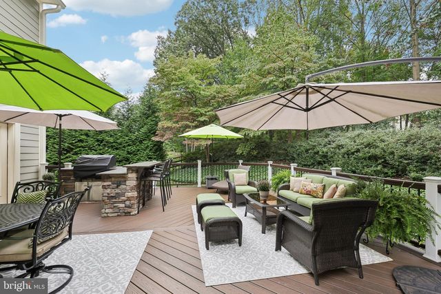 11186 LONGWOOD GROVE DR, Reston, VA 20194