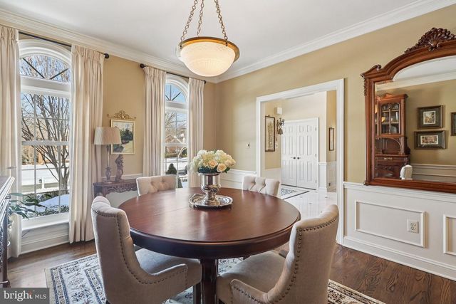 11186 LONGWOOD GROVE DR, Reston, VA 20194