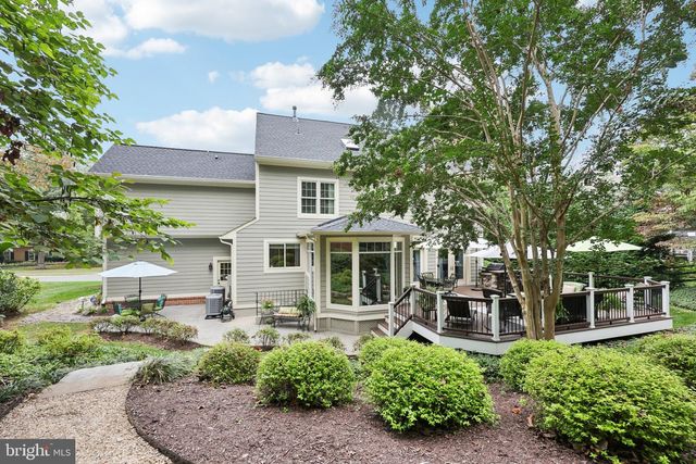 11186 LONGWOOD GROVE DR, Reston, VA 20194