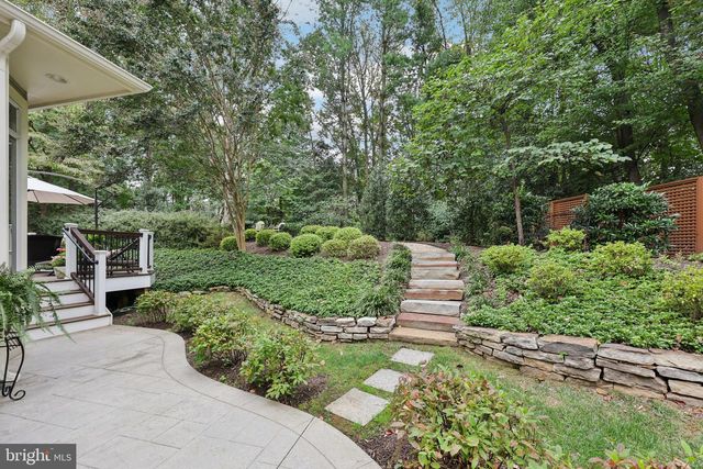 11186 LONGWOOD GROVE DR, Reston, VA 20194