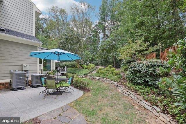 11186 LONGWOOD GROVE DR, Reston, VA 20194