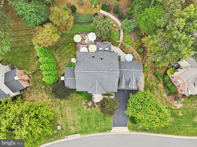 11186 LONGWOOD GROVE DR, Reston, VA 20194