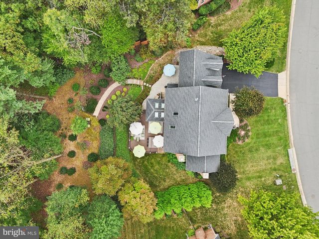 11186 LONGWOOD GROVE DR, Reston, VA 20194