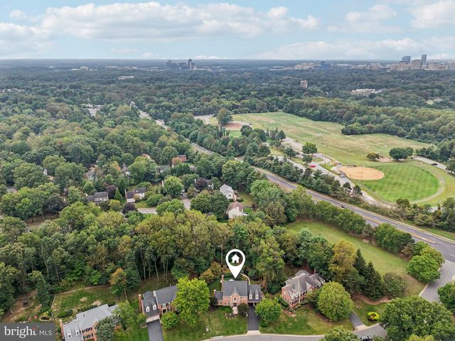 11186 LONGWOOD GROVE DR, Reston, VA 20194