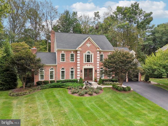 11186 LONGWOOD GROVE DR, Reston, VA 20194