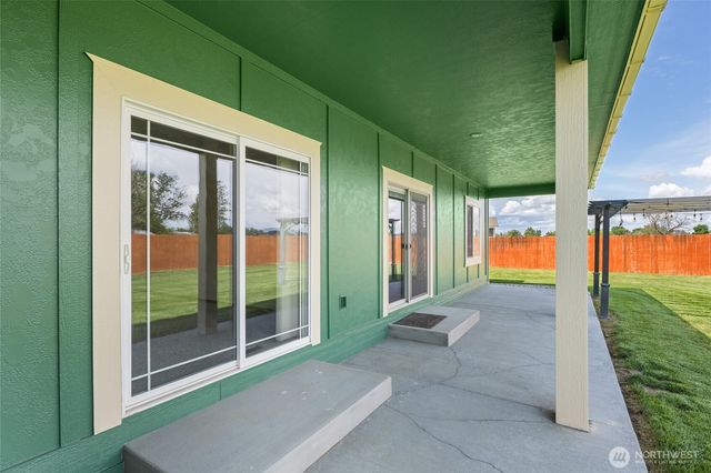 121 Scenic Drive NE, Moses Lake, WA 98837