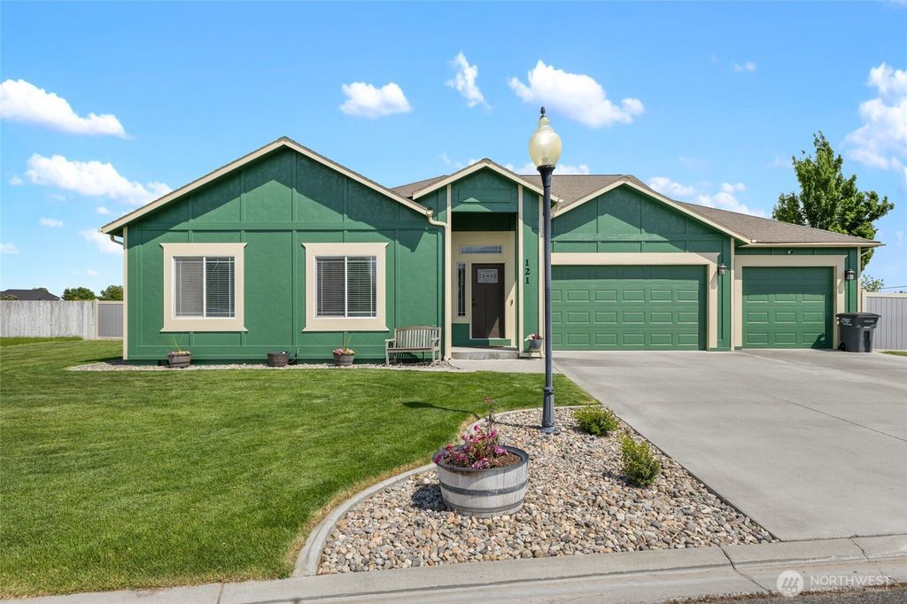 121 Scenic Drive NE, Moses Lake, WA 98837