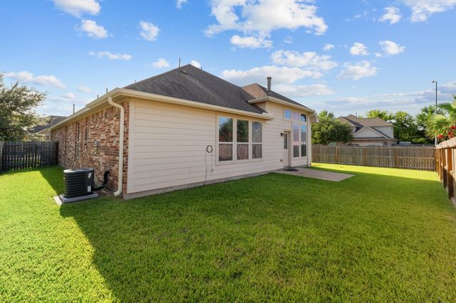 1501 Brook Hollow Drive, Pearland, TX 77581