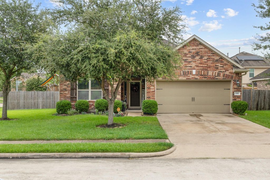 1501 Brook Hollow Drive, Pearland, TX 77581