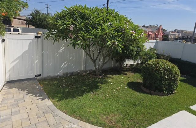 1902 W 65th, Los Angeles, CA 90047