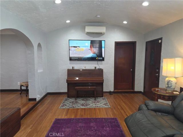 1902 W 65th, Los Angeles, CA 90047